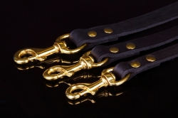 VODÍTKO „EXCLUSIVE LEASH (BRASS)" DETAIL
